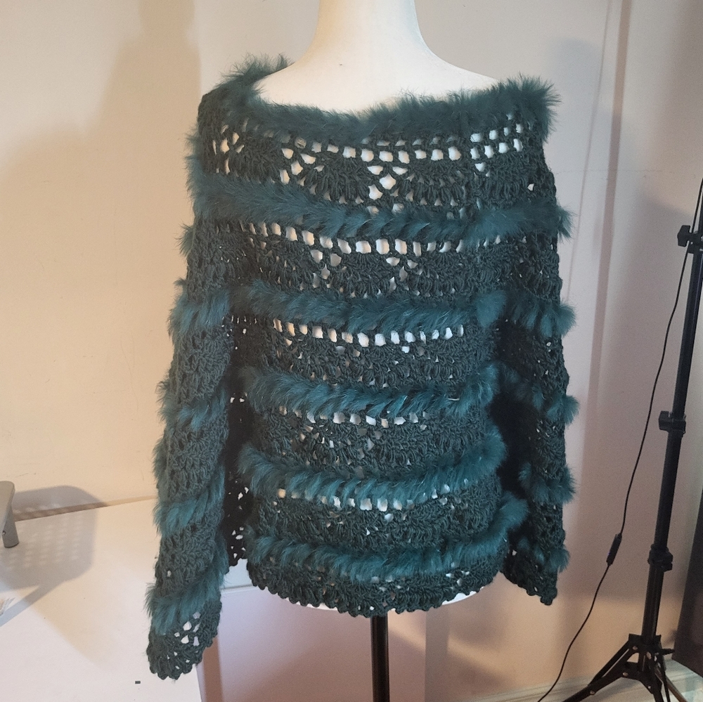 Green/blue Knit with fur trim Ponco
